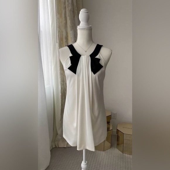 NWOT St John White/Black Silk Bow Top Blouse Size 6